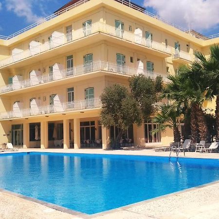 Nireus Hotel Néa Mákri Zewnętrze zdjęcie